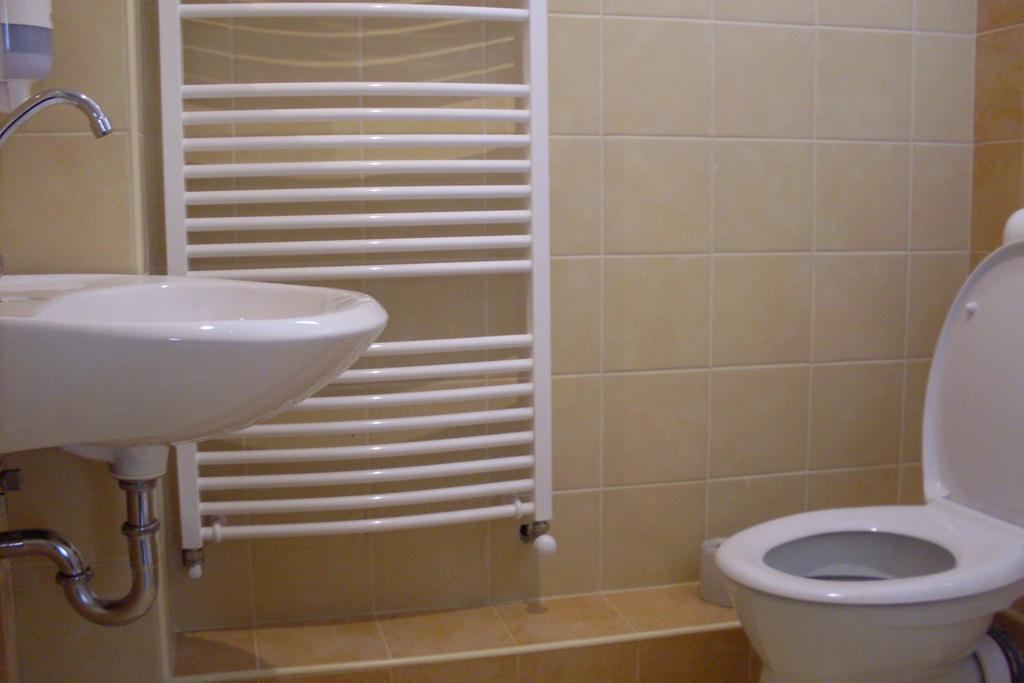 Arena Kemping & Vendeghaz Hotell Budapest Exteriör bild