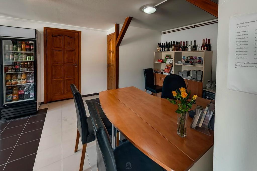 Arena Kemping & Vendeghaz Hotell Budapest Exteriör bild